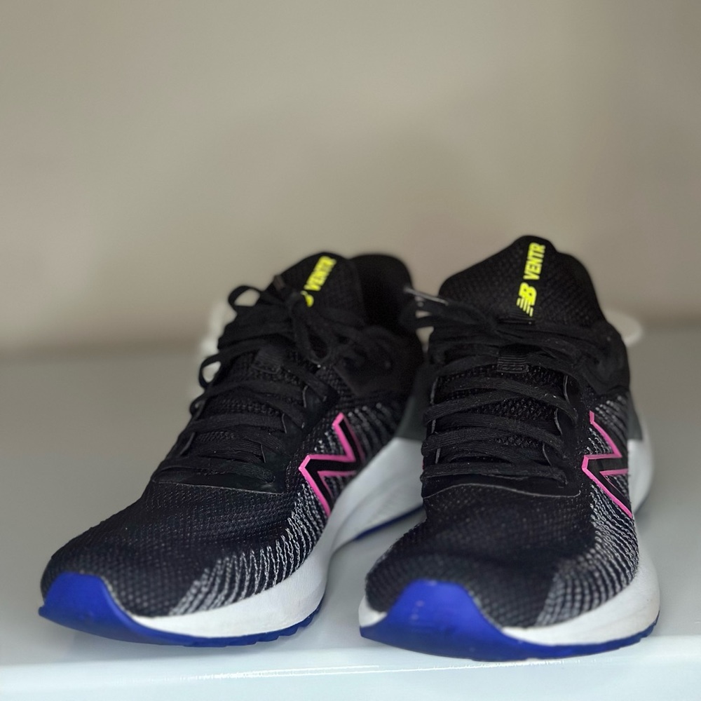 9.5 New Balance Ventr